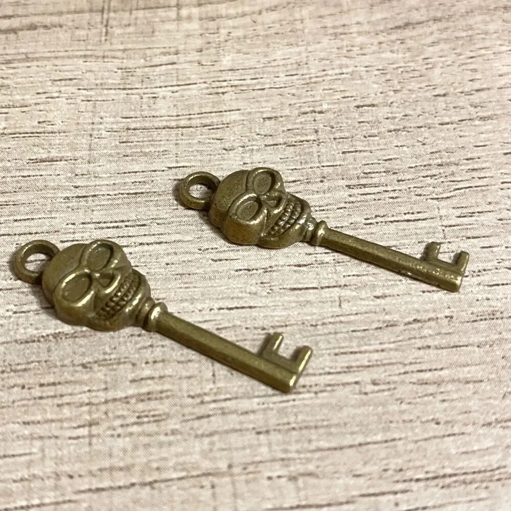 Lot Charms Steampunk Industrial Keys Gears Locks Antiqued Metal Jewelry Crafting
